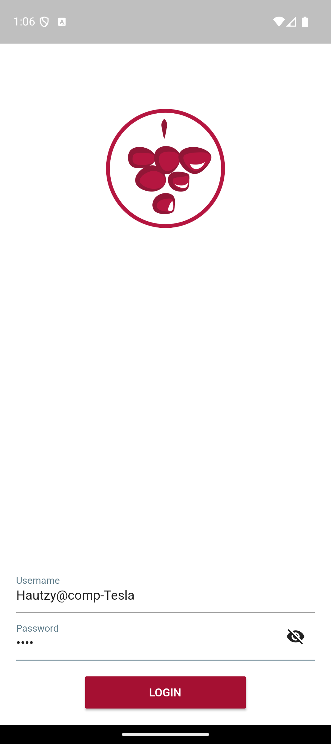 Přihlášení do mobilní aplikace — vstupní pole Username (Hautzy@comp-Tesla) a Password, velké tlačítko LOGIN.